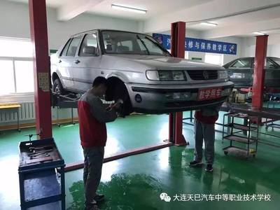 我校以100%及格率通过汽车修理工(中级)实操考试，彰显汽修人才培养实力